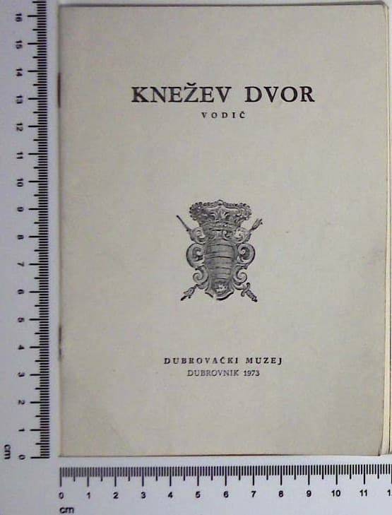 Knežev dvor