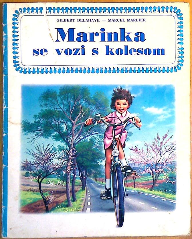 Marinka se vozi s kolesom